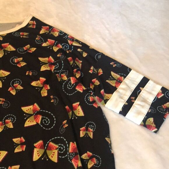 LulaRoe
Butterfly T-Shirt - Size XS - Picture 4 of 11